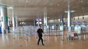 గగనతలాన్ని మూసివేసిన పలు దేశాలు .. చిక్కుకుపోయిన ప్రయాణికులు