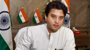 బాలీవుడ్ నటుడు జాన్ అబ్రహంతో జ్యోతిరాదిత్య సింధియా భేటీ