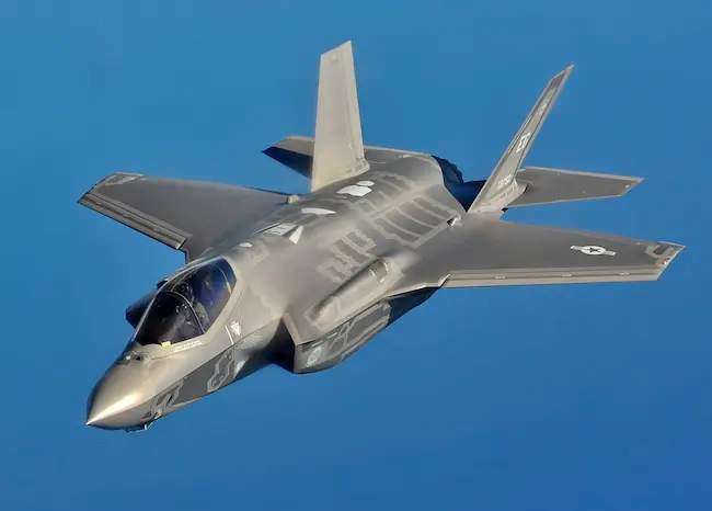 F-35B: తిరువనంతపురంలో నిలిచిపోయిన బ్రిటన్‌ యుద్ధ విమానం