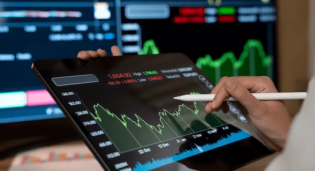 Stock Market: స్వల్ప లాభాల్లో స్టాక్‌ మార్కెట్లు