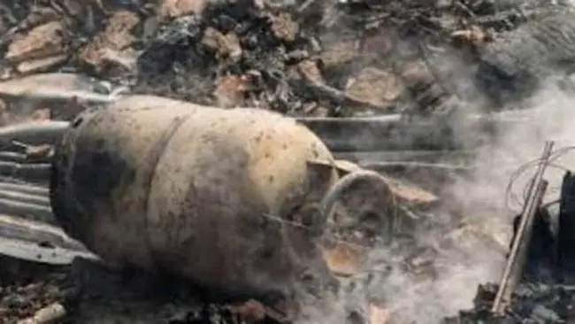 LPG cylinder: ముంబయిలో సిలిండర్ పేలుడు.. తృటిలో తప్పిన ప్రమాదం