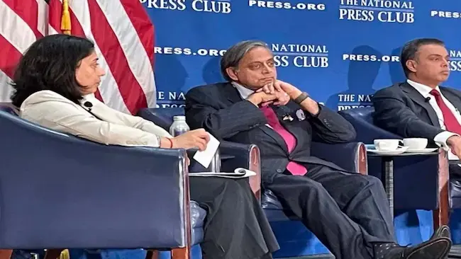 Mp Sheshitharoor: పాక్‌ను చెదరగొడుతూ..కాంగ్రెస్‌ను ఇరుకున పెట్టిన ఎంపీ శశిథరూర్‌