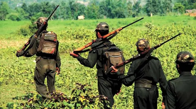 Maoists : ఛత్తీస్‌గఢ్‌లో లొంగిపోయిన 13 మంది మావోయిస్టులు