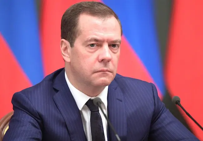 Dmitry Medvedev : ట్రంప్‌, మస్క్‌ మధ్య  శాంతి ఒప్పందానికి  ఫీజుగా స్టార్‌లింక్‌ షేర్లు ..రష్యా మాజీ 