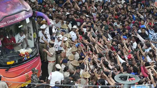 Bangalore: సెలబ్రేషన్స్ బుధవారం వద్దన్న పోలీసులు..నిరాకరించిన ఆర్సీబీ..