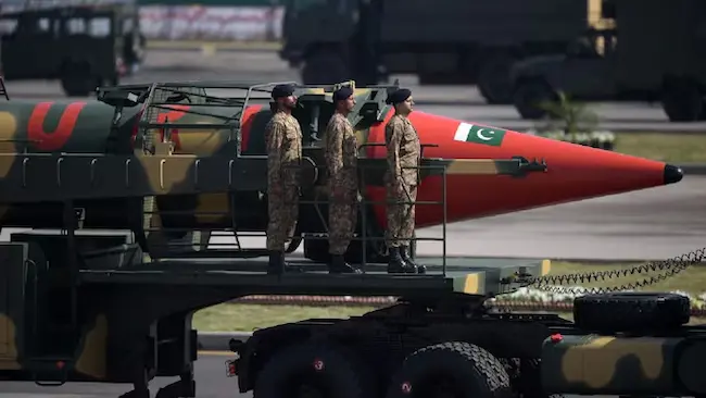 nuclear ballistic missile: ఖండాంతర బాలిస్టిక్ క్షిపణులను అభివృద్ధి చేస్తున్న పాక్‌