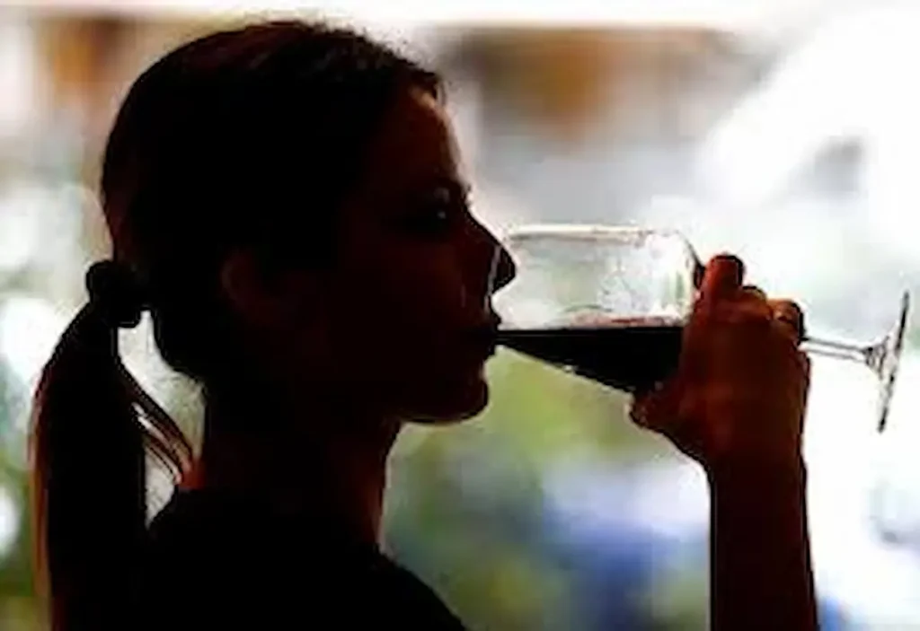 Banjara Hills: బంజారాహిల్స్లో మద్యం మత్తులో యువతి హల్ చల్