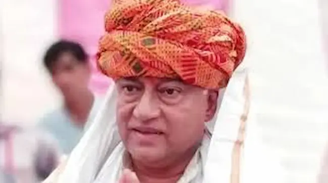 Laxman Singh: రాహుల్‌ గాంధీపై  దిగ్విజయ్ సింగ్ సోదరుడు తీవ్ర వ్యాఖ్యలు.. పార్టీ నుంచి సస్పెండ్