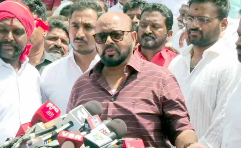 Konda Murali : నా బాడీ లో ఇంకా నాల్గు బుల్లెట్లు ఉన్నాయి – కొండా మురళి సంచలన వ్యాఖ్యలు