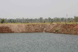 చేపల వేటకు వెళ్లి వాగులో గల్లంతైన యువకుడు