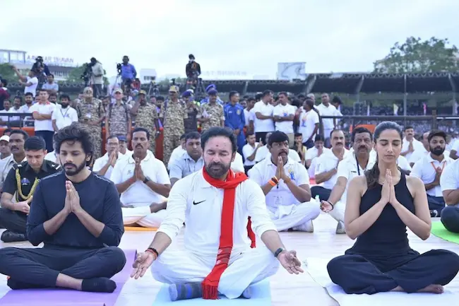 YOGA: ఎల్బీ స్టేడియంలో ప్రముఖులతో యోగా కౌంట్‌డౌన్  కార్యక్రమం