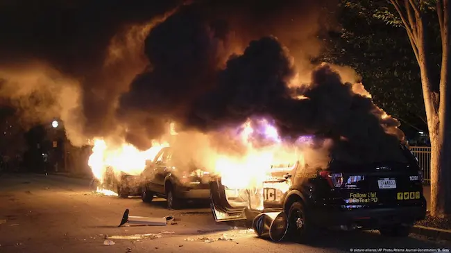 Los Angeles: ఆందోళనకారులపై యూఎస్‌ మెరైన్స్​ మోహరింపు