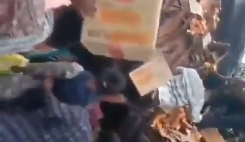 Mancherial: మంటగలిసిన మానవత్వం ప్రాణం పోతున్న పట్టించుకోని జనం