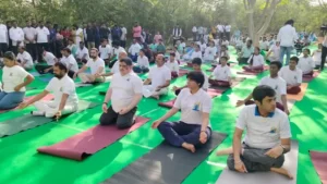 యోగాడే కార్యక్రమంలో పాల్గొన్న మంత్రి పొన్నం ప్రభాకర్