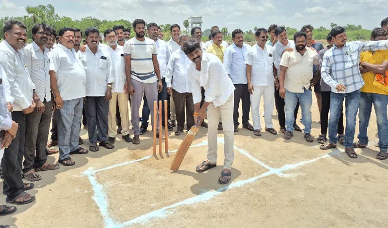 Youth : యువత క్రీడల్లో రాణించాలి – ఎమ్మెల్యే వేముల వీరేశం