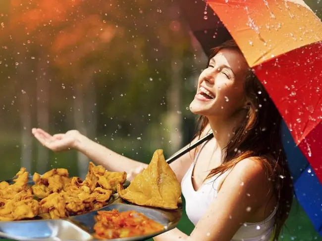 Rainy season: వర్షకాలంలో తినకూడని ఆహారపదార్థాలు