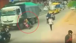 హైదరాబాద్ లో దారుణం..టిప్పర్ టైర్ కింద నలిగిన పసి ప్రాణం