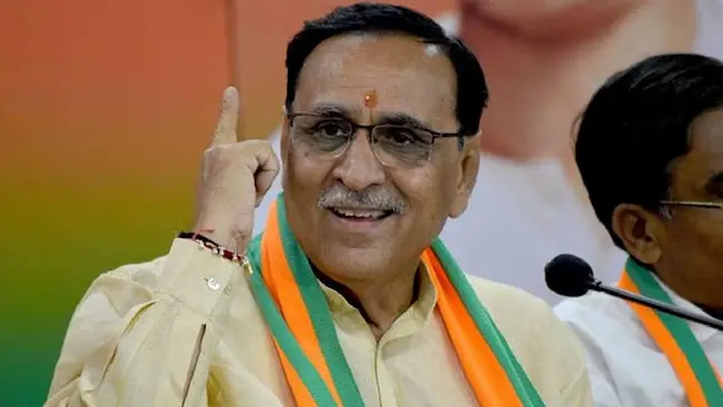 Vijay Rupani: భార్యను భారత్ తీసుకొచ్చేందుకు విమానం ఎక్కిన విజయ్ రూపానీ!