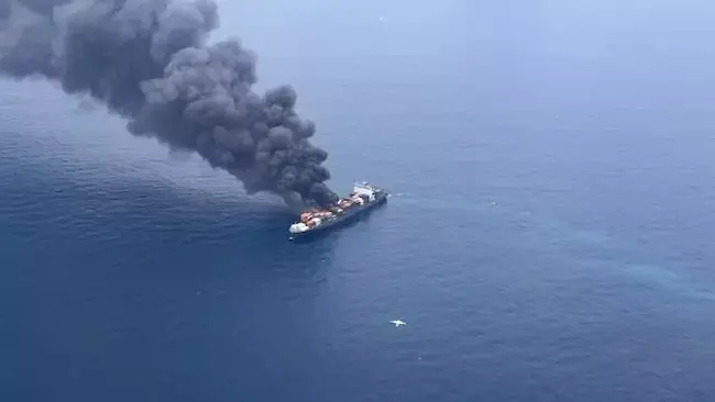 Singapore Container: సింగపూర్ కంటైనర్ షిప్లో అగ్నిప్రమాదం- నలుగురు గల్లంతు!