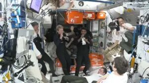 ఇంటర్నేషనల్ స్పేస్ స్టేషన్‌లో అడుగు పెట్టిన శుభాంశు శుక్లా