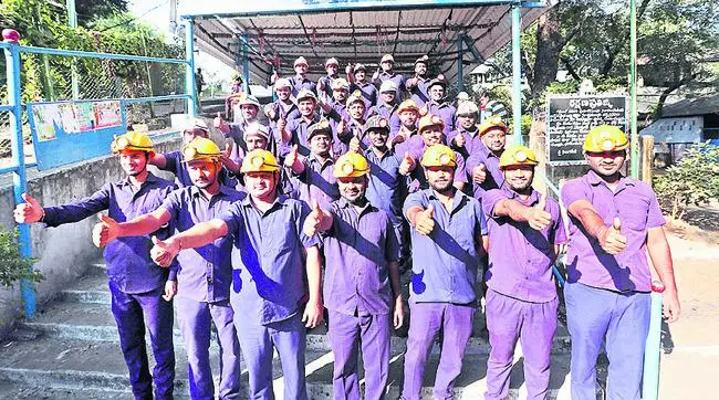 Singareni: సింగరేణి కార్మికులకు రూ.1.25 కోట్ల ప్రమాద బీమా