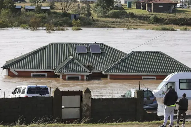 South Africa: దక్షిణాఫ్రికాలో భారీ వర్షాలు.. 49 మంది మృతి..!