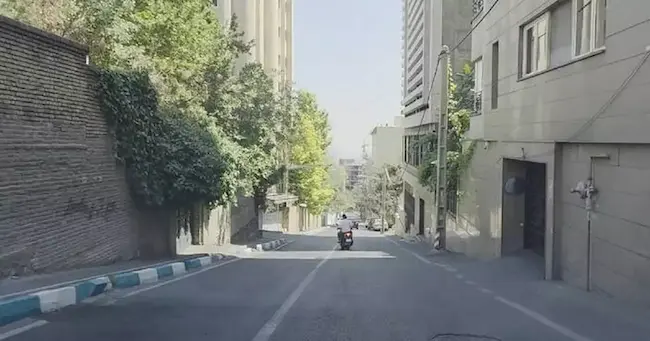 తెహ్రాన్ నుంచి ప్రజలు వలస వెళ్లపోతుండడంతో నివాసప్రాంతాలన్నీ ఖాళీ అవుతున్నాయి. వీధులన్నీ నిర్మానుష్యంగా మారుతున్నాయి.