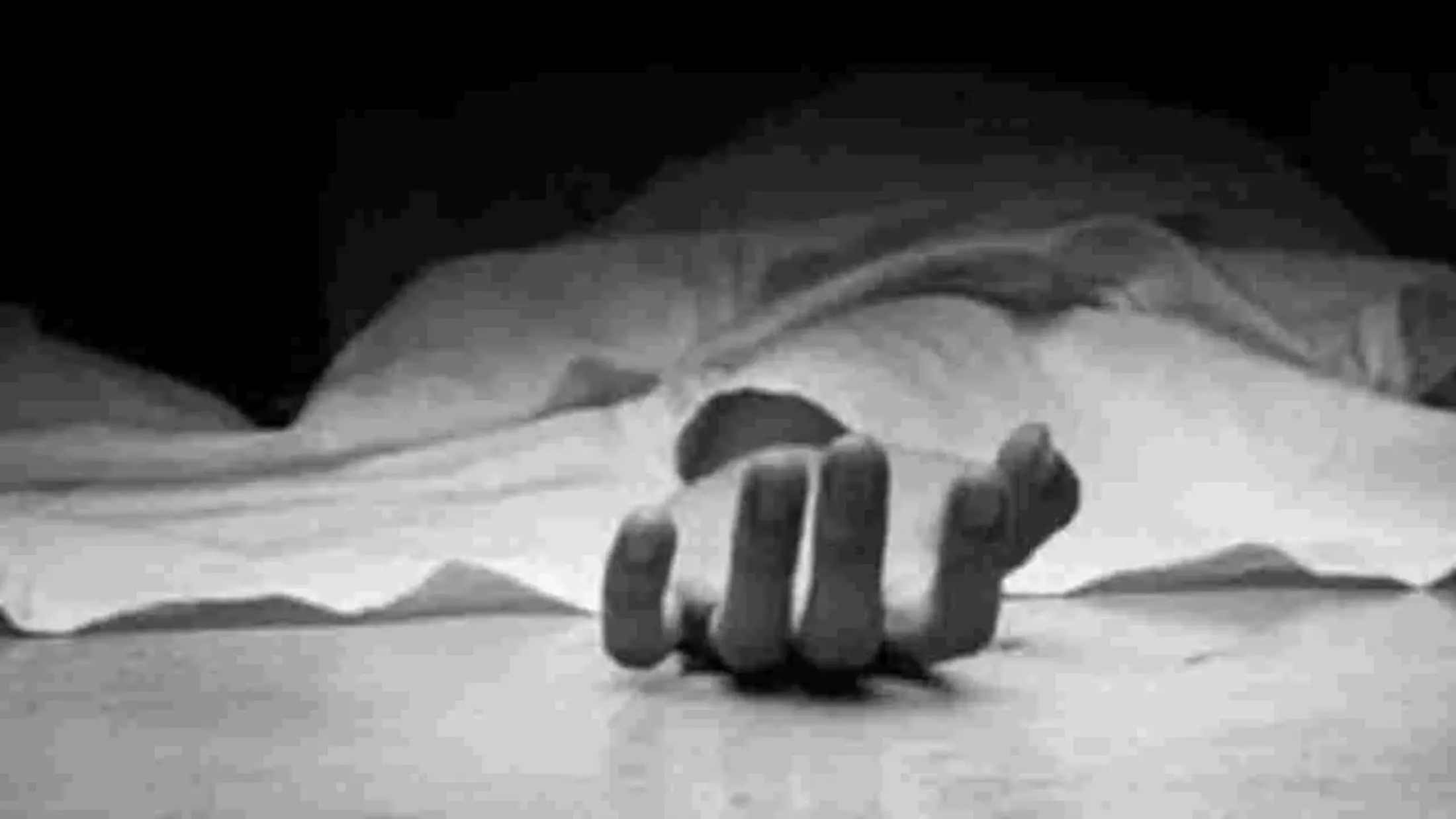 యాదాద్రిలో విషాదం: రిసార్ట్‌లో ప్రేమజంట బలవన్మరణం