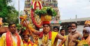 భాగ్యనగరం నుంచి కనకదుర్గమ్మకు బంగారు బోనం