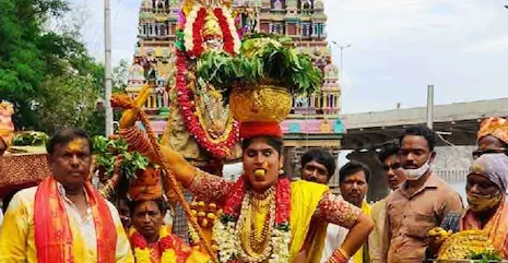 Kanakadurga Temple: భాగ్యనగరం నుంచి కనకదుర్గమ్మకు బంగారు బోనం