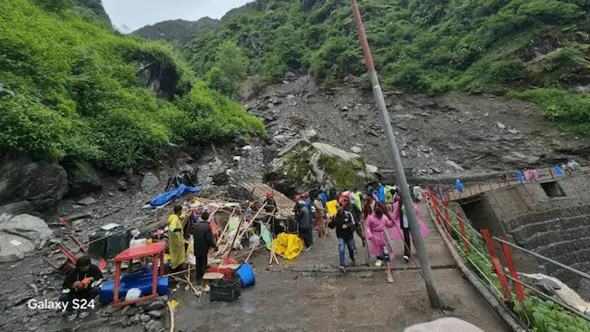 Kedarnath: కేదార్నాథ్ యాత్రలో విషాదం.. లోయలో పడి ఇద్దరు మృతి