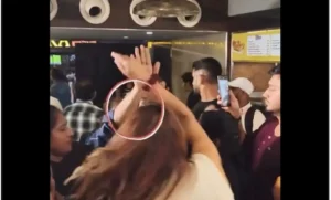 హీరోని చెప్పుతో కొట్టిన హీరోయిన్ ఎందుకంటే?