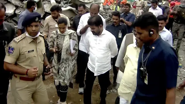 Pashamylaram: సిగాచీ ఫ్యాక్టరీని పరిశీలించిన సీఎం రేవంత్ రెడ్డి