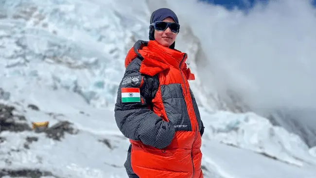 Abida Afreen: ఎవరెస్టు శిఖరాన్ని అధిరోహించిన ముస్లిం మహిళగా అబీదా రికార్డ్