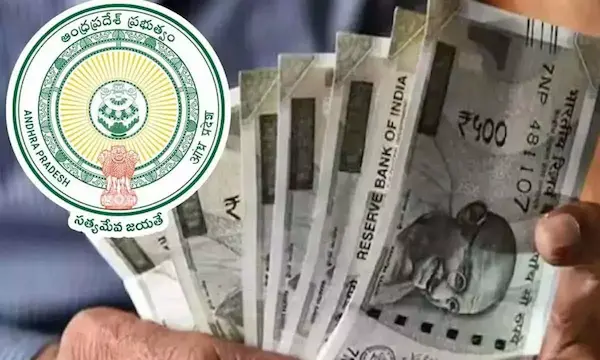 Andhra Pradesh: భూమి లేని పేదలకు పింఛన్లు పంపిణి..