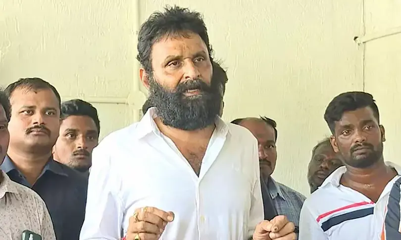 Kodali Nani: గుడివాడ పోలీస్ స్టేషన్‌కు వెళ్లి సంతకం చేసిన కొడాలి నాని