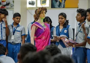 దేశంలోనే మొదటిసారి కేరళలో రోబో టీచర్