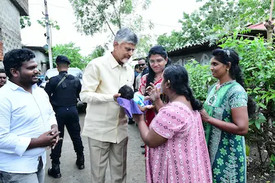 Chandrababu Naidu: ఓ చిన్నారికి నామకరణం చేసిన చంద్రబాబు
