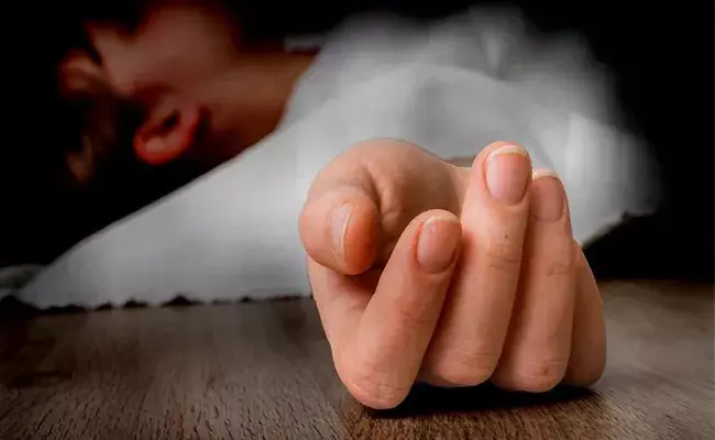 Student suicide: ట్యూషన్‌కు వెళ్లనని మారం..మందలించిన తల్లి బాలుడి ఆత్మహత్య