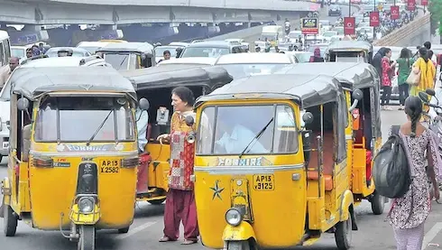 Auto Drivers in AP: ఆగస్ట్ 15 న తేదీన ఆటోడ్రైవర్లకు ఆర్థిక సాయం?