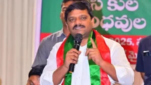 కవిత ఎమ్మెల్సీ సభ్యత్వాన్ని రద్దు చేయాలి : తీన్మార్ మల్లన్న
