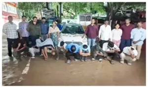 కొండాపూర్ లో రేవ్ పార్టీ .. 11 మందిని అదుపులోకి తీసుకున్న పోలీసులు