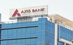 యాక్సిస్ బ్యాంక్ లో భారీ స్కామ్ 56 మంది పేర్లతో రూ.10.6 కోట్లు దోపిడి
