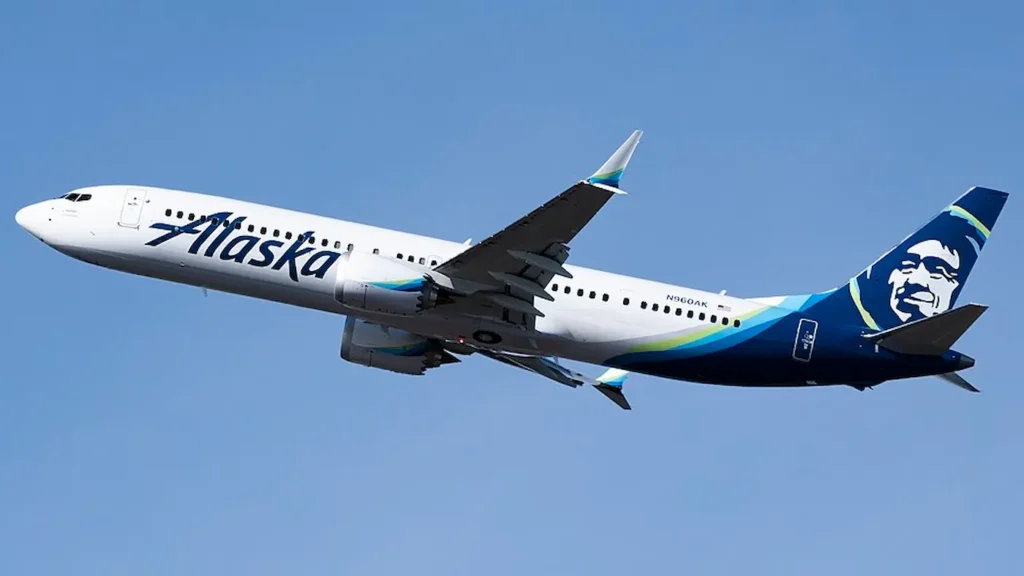 Alaska Airlines: ఎయిర్లైన్స్ లో సాంకేతిక సమస్యతో నిలిచిపోయిన వందలాది విమానాలు