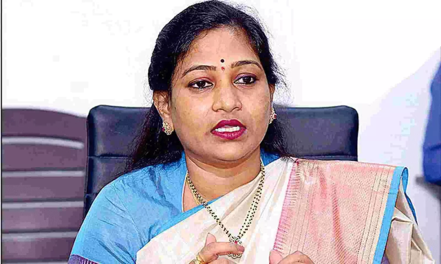 చంద్రబాబులా రెండుగంటలపాటు నిల్చుని మాట్లాడలేరు: అనిత