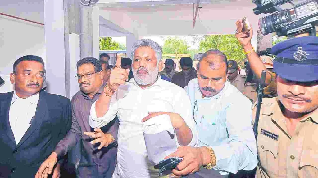 Chevireddy Bhaskar Reddy : చెవిరెడ్డి బెయిల్ పిటిషన్ కొట్టివేసిన కోర్టు