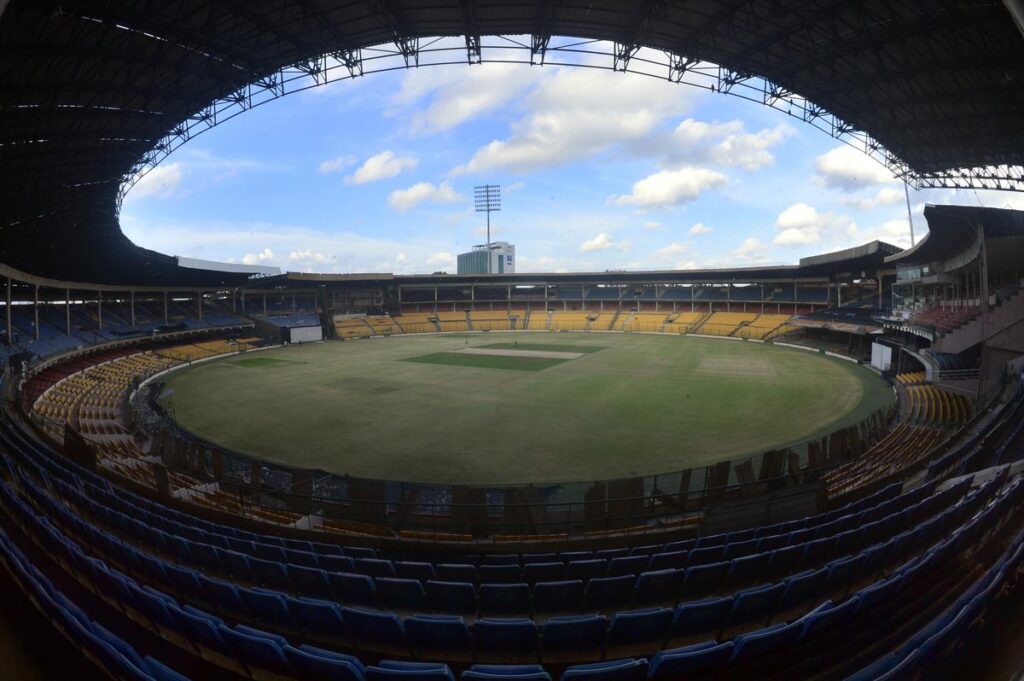 Chinnaswamy Stadium : చిన్నస్వామి స్టేడియంకు కరెంట్ కట్!