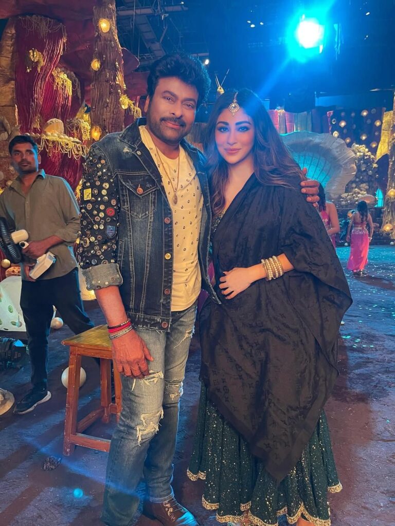 Chiranjeevi : మెగాస్టార్ చిరంజీవితో మౌనిరాయ్ ఫొటో