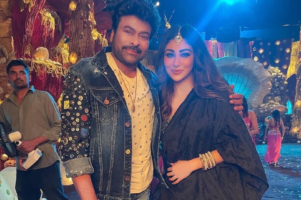 Chiranjeevi : మెగాస్టార్ చిరంజీవితో మౌనిరాయ్ ఫొటో