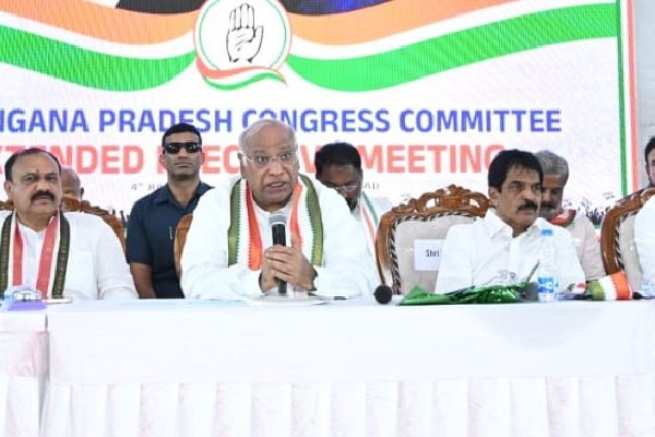 Congress Party : కాంగ్రెస్ సభతో హైదరాబాద్‌లో ట్రాఫిక్ కష్టాలు..